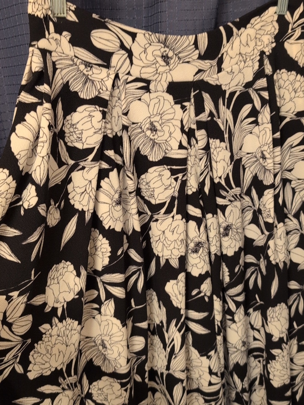 New Maxi skirt Black and White Floral Patterned XL SWAK
